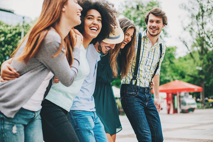Groupe d'étudiants souriants
