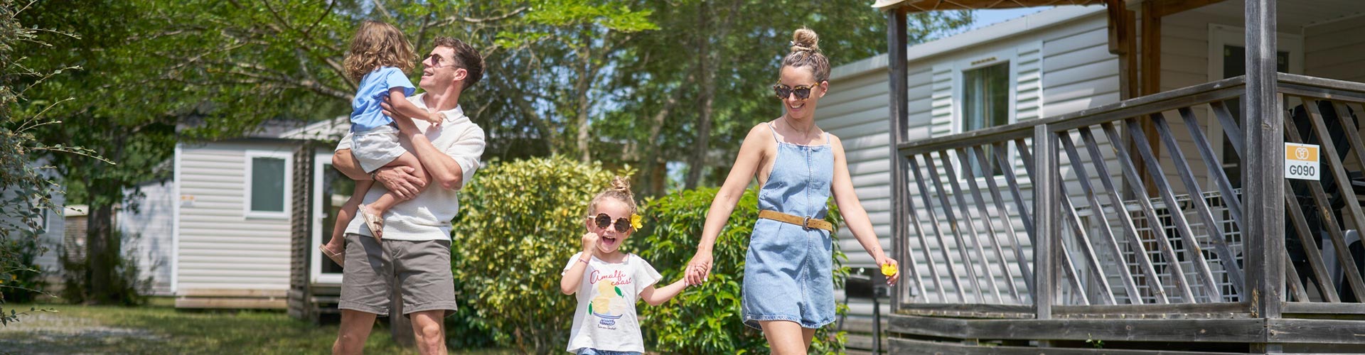 Famille en vacances dans un camping équipé Wash N Go