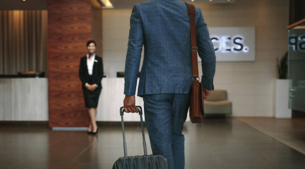 Voyageur dans le hall d'un hôtel équipé Wash N Go